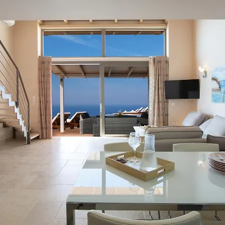 Pantheon Tatil parkı Áyios Nikítas