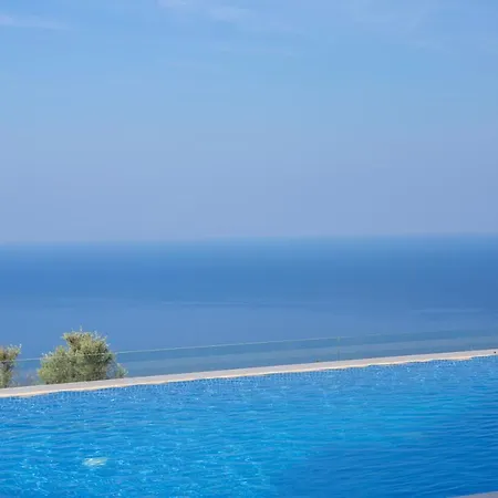 Pantheon Tatil parkı Áyios Nikítas